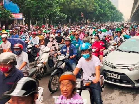 Đề xuất người dân Hà Nội đi làm, đi học lệch khung giờ để giảm ùn tắc