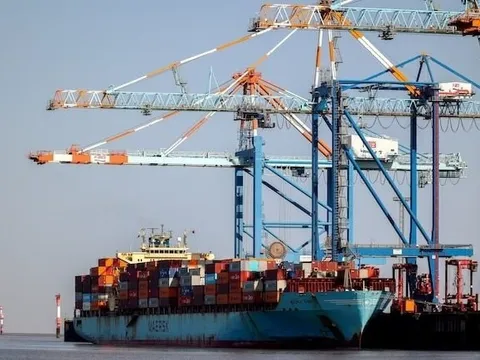 Áp thuế mạnh tay, Mỹ mất 'ngôi' đối tác thương mại lớn nhất của nền kinh tế lớn thứ 3 thế giới vào tay đối thủ hàng đầu
