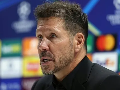 HLV Diego Simeone mỉa mai Liverpool sau khi bị Arsenal vùi dập
