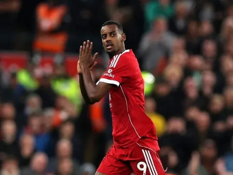 HLV Liverpool tiết lộ thông tin đáng lo ngại về Alexander Isak