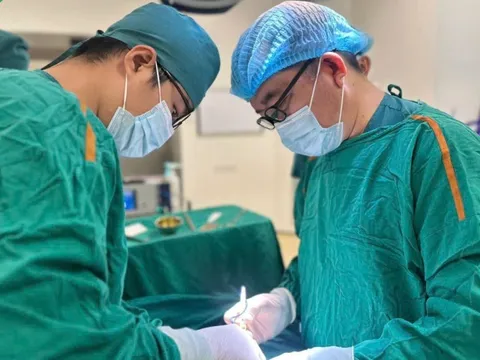 Tai nạn hy hữu: Vỡ tinh hoàn khi đi chơi trong khu du lịch