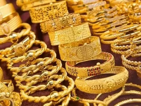 Cú rơi mạnh nhất 5 năm kích hoạt làn sóng mua vàng ồ ạt