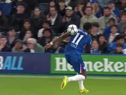 Sao trẻ Chelsea khiến CĐV "phát sốt" với pha xử lý ngẫu hứng