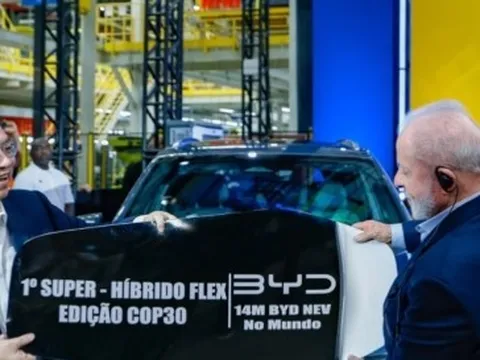 Tổng thống Brazil được tặng chiếc xe thứ 14 triệu của BYD