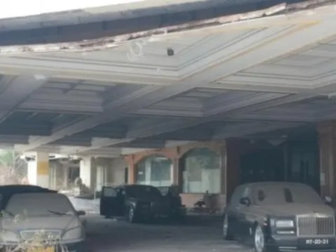 Phát hiện dàn siêu xe trị giá hơn 200 tỷ đồng trong khách sạn bỏ hoang