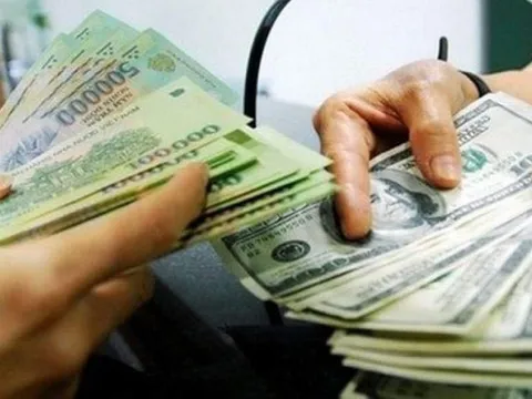 Người hay đổi ngoại tệ cần lưu ý, kẻo bị phạt đến cả trăm triệu đồng, tịch thu ngoại tệ