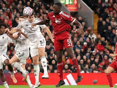 Hai ngã rẽ của Man United và Liverpool