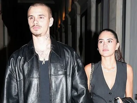 "Tóm dính" cậu hai nhà Beckham tay trong tay mỹ nhân sexy sau 6 tháng chia tay vì "biến căng" gia đình