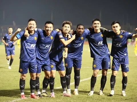 Sai lầm của SLNA giúp Thanh Hoá thắng trận đầu ở V-League 2025-2026