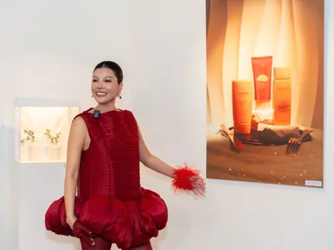 Siêu mẫu đời đầu Việt Nam hội ngộ dàn sao “khủng”