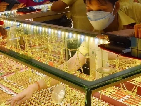 Giá vàng đồng loạt giảm mạnh