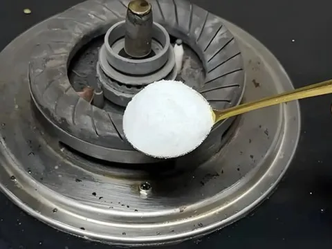 Tại sao nên rắc muối lên bếp gas?