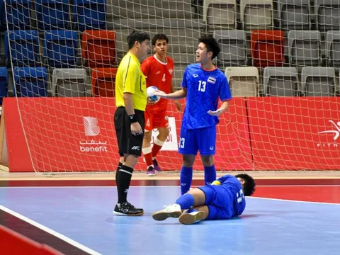 Cầu thủ Thái Lan phải ngồi xe lăn, HLV “nói cứng” sau thảm bại 1-9 và mất vé Olympic