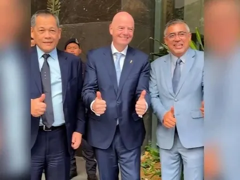Bóng đá Malaysia rò rỉ bức ảnh gây "phẫn nộ", chủ tịch FIFA bị liên đới, Liên đoàn phải thanh minh