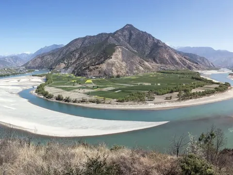 Chưa từng có: Trung Quốc xây cùng lúc 2 đập, chặn đứng sông chỉ trong chưa đầy 30 giờ, siêu dự án mới dự kiến mang về gần 170 triệu USD