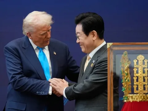 Tổng thống Hàn Quốc đề nghị Mỹ cho phép dùng nhiên liệu hạt nhân tàu ngầm