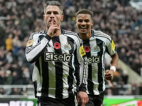 Arsenal và Chelsea vào tứ kết League Cup, Tottenham bị loại