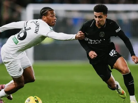 Ngược dòng đánh bại Swansea, Man City giành vé tứ kết League Cup