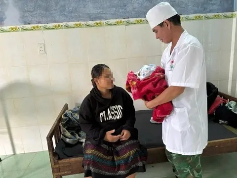 Quảng Trị: Bộ đội biên phòng đỡ đẻ thành công cho sản phụ vùng cao giữa mưa lũ
