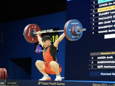 Lực sĩ 16 tuổi Nguyễn Thành Duy xuất sắc đoạt HCV