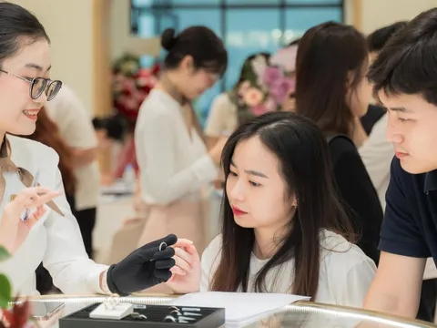 Tierra đón tiếp đông đảo cặp đôi đến chọn nhẫn cưới kim cương tại 40 Phố Huế