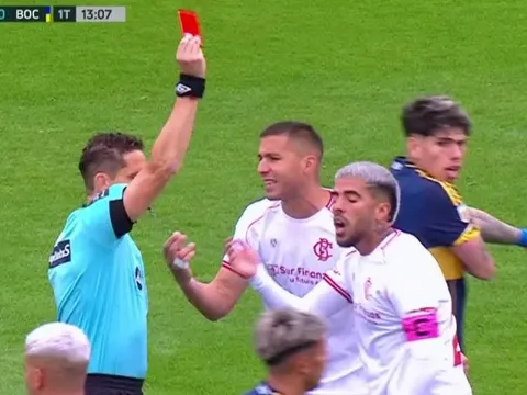 Trọng tài bị "treo còi" sau khi rút thẻ đỏ đuổi con trai Chủ tịch AFA