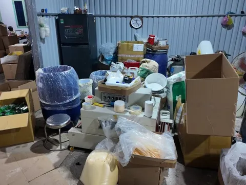 Phá đường dây sản xuất, buôn bán mỹ phẩm giả nhãn hiệu Vichy, My Gold Korea Red Ginseng quy mô lớn tại TP.HCM