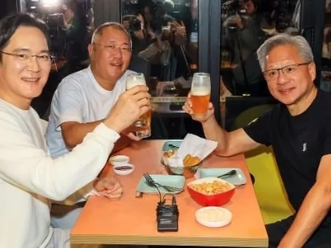 CEO Nvidia gặp ‘Thái tử Samsung’, Chủ tịch Hyundai cùng uống bia, ăn gà rán