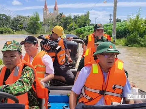 Lãnh đạo tỉnh Lâm Đồng vào vùng tâm lũ, chỉ đạo khẩn cấp hỗ trợ hộ dân bị ngập sâu