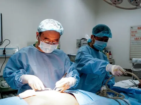 Tưởng bị trào ngược dạ dày, đi khám phát hiện khối u bất thường