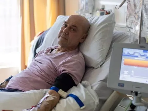 Vô tình phát hiện ung thư "ăn mòn" xương sau một cú vấp: Hóa ra cơ thể kêu cứu từ lâu nhưng lại làm ngơ