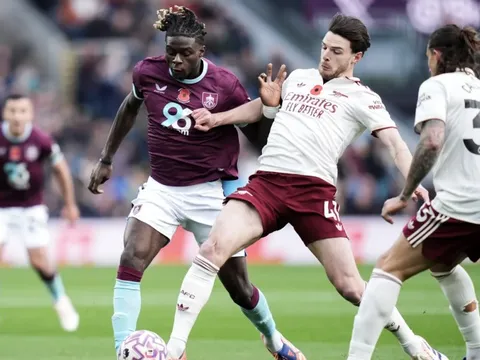 Arsenal bùng nổ mạch chiến thắng, độc chiếm đỉnh bảng Ngoại hạng