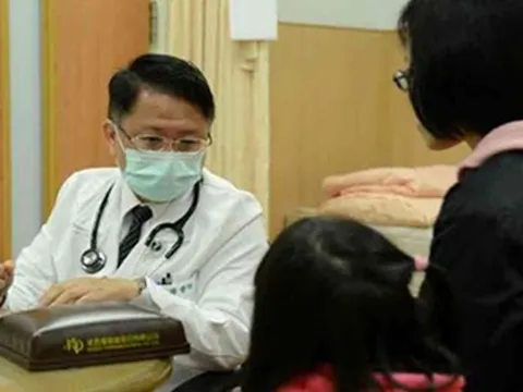 Bé gái 9 tuổi đã 2 lần hành kinh, dậy thì sớm vì thói quen của nhiều cha mẹ