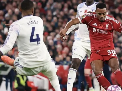 Salah chạm tay đến kỷ lục, Liverpool tìm lại niềm vui chiến thắng