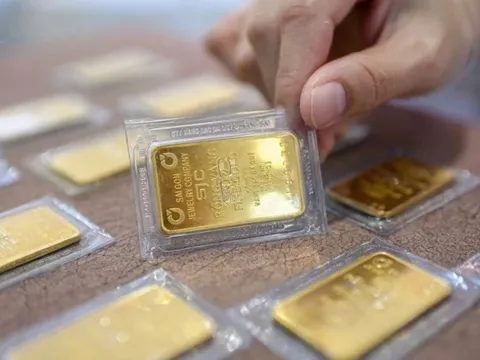 Giá vàng diễn biến lạ