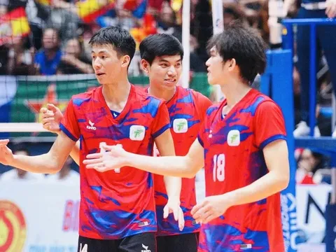 Vỡ òa cảm xúc chiến thắng khi thăng hạng