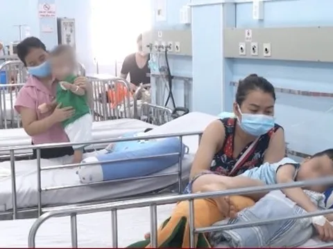 Cảnh báo nguy cơ 'dịch chồng dịch' ở TP.HCM