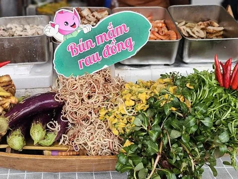 Đến Hội chợ Mùa thu ăn thắng cố, bún mắm miền Tây, bún bò Huế, hủ tiếu Mỹ Tho và một vòng Việt Nam