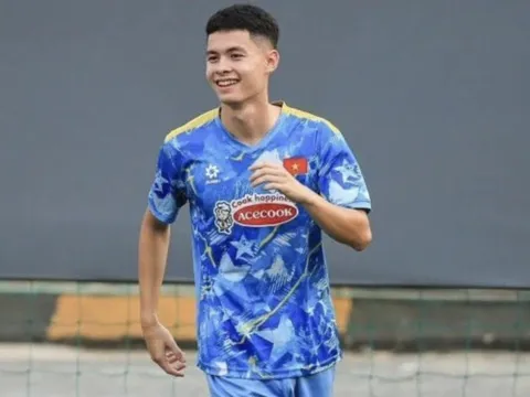 HLV Kim Sang-sik loại cầu thủ Việt kiều khỏi U22 Việt Nam trước SEA Games 33