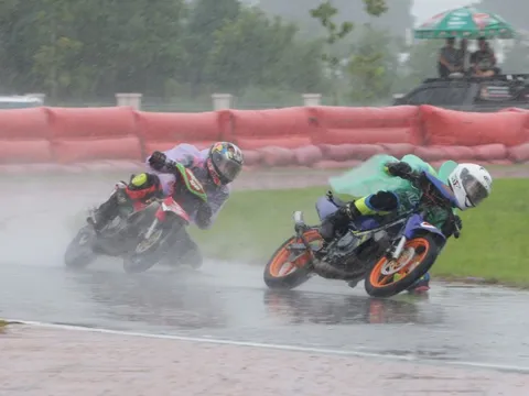 Vĩnh Long: Mưa gió không cản nổi khán giả đến cổ vũ các tay đua tranh tài