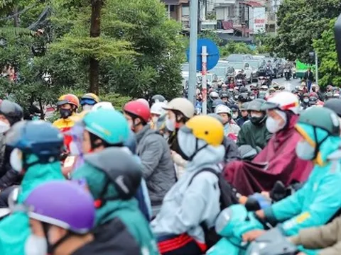 Cấm một chiều cầu Long Biên, dòng xe đổ dồn sang cầu Chương Dương gây kẹt cứng