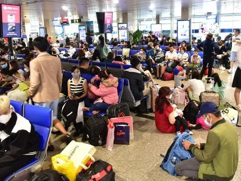 Máy bay bị chậm chuyến như 'cơm bữa', có xin lỗi nhưng chưa được bồi thường?