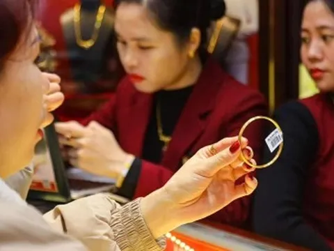 Giá vàng hôm nay 5/11: Giảm mạnh, tiếp tục rời xa ngưỡng 4.000 USD/ounce