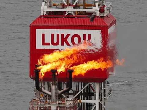 Vừa rao bán 20 tỷ USD tài sản ở nước ngoài, 'ông lớn' dầu khí lớn thứ 2 Nga có ngay khách sộp chỉ sau 3 ngày: Là một nhà tài phiệt đến từ EU, sở hữu 5,4 tỷ USD