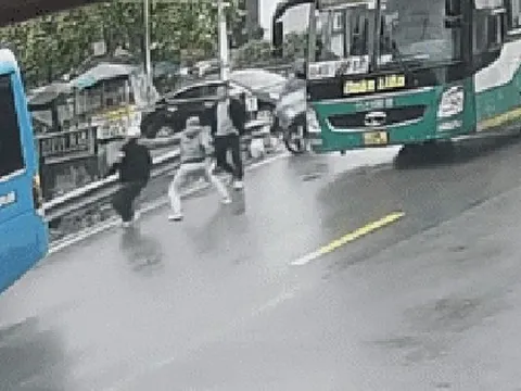 Tài xế xe khách Đoàn Liên bị hành hung giữa đường vì xuất phát chậm 1-2 phút: 41 giây gây bức xúc