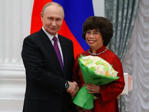 Tổng thống Putin nói gì khi trao huân chương cho một nữ doanh nhân Việt giữa Điện Kremlin?