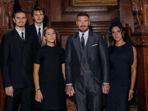Tiểu thư Harper xinh đẹp, khí chất thanh lịch chiếm trọn spotlight giữa lâu đài nơi David Beckham được phong Hiệp sĩ