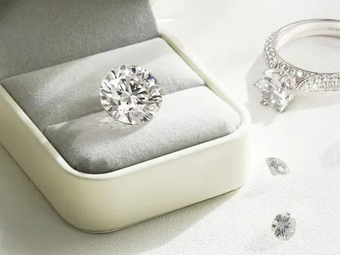 Kim cương thiên nhiên không đắt như bạn nghĩ: Làm sao để không “mua hớ”?