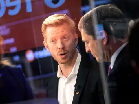 CEO trang web 'hiện tượng mạng' 35 tỷ USD chính thức trở thành tỷ phú sau 20 năm đồng sáng lập