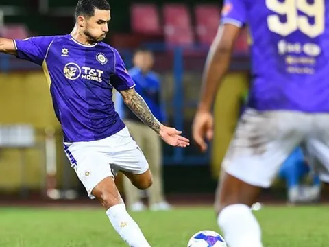 Chân sút nhập tịch tạo ấn tượng mạnh